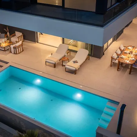 Heaven With Swimming Pool Опатия