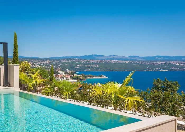 Heaven With Swimming Pool Опатия