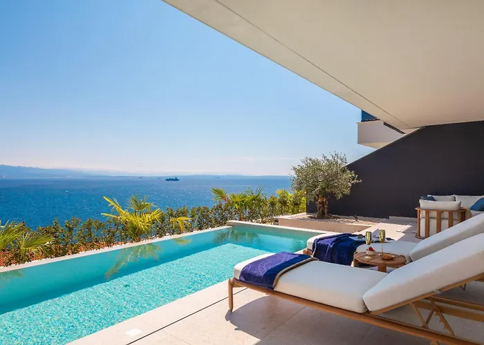 Heaven With Swimming Pool Опатия