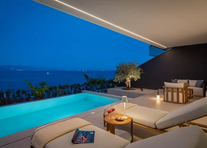 Heaven With Swimming Pool Apartament